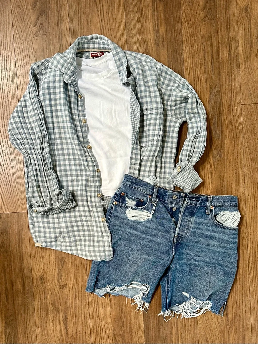 100% Cotton, Oversized Wrangler Blue & White Plaid Button-Up - Picture 1 of 4